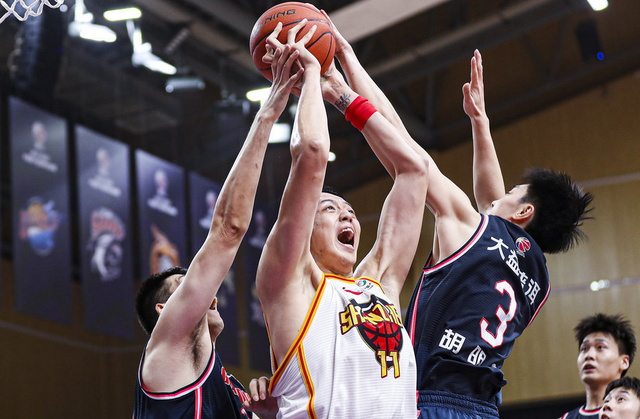 美高梅官网正网-里程碑夜！广东宏远完成体检；荷甲赛后刷纪录；压力陡增；球探报告显示潜力